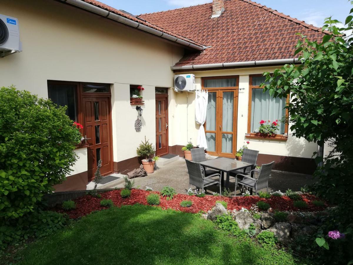 Gyoengyszem Vendeghaz Hotel Eger Luaran gambar